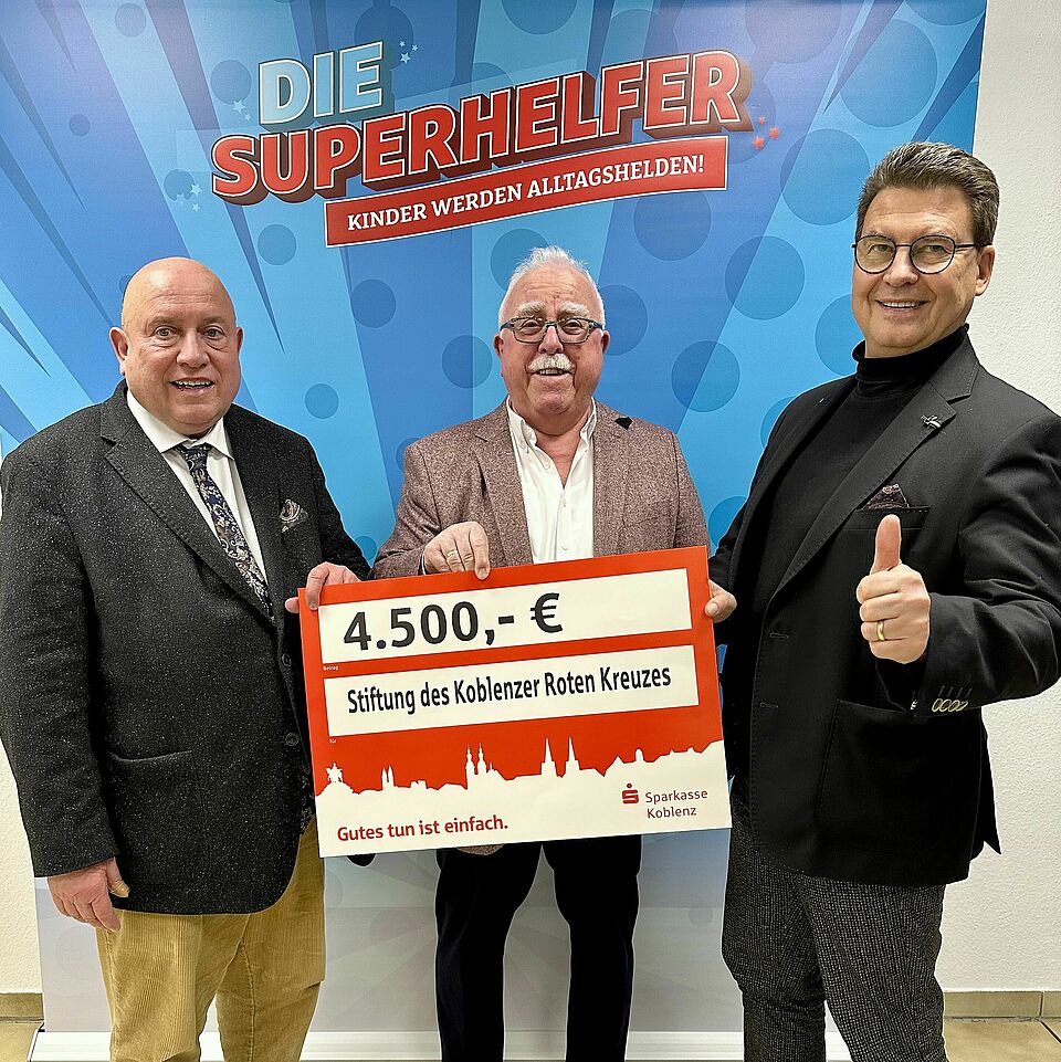 Übergabe Spendenscheck