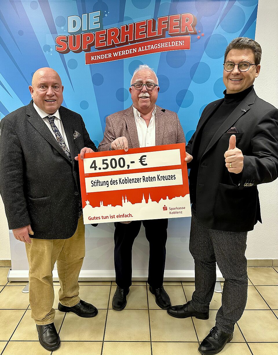 Übergabe Spendenscheck