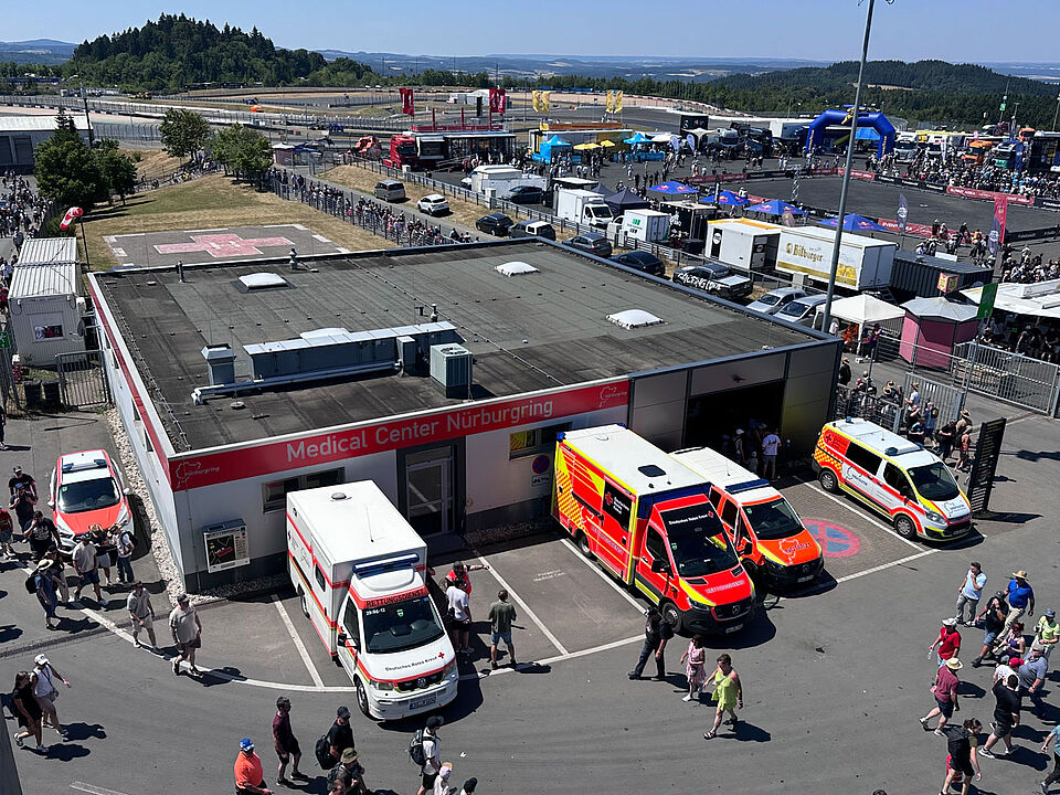 Drk Rettungswagen aus der Luft